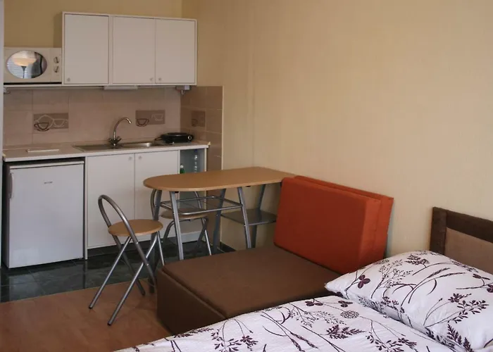 Margaret Bridge Studio Apartment
