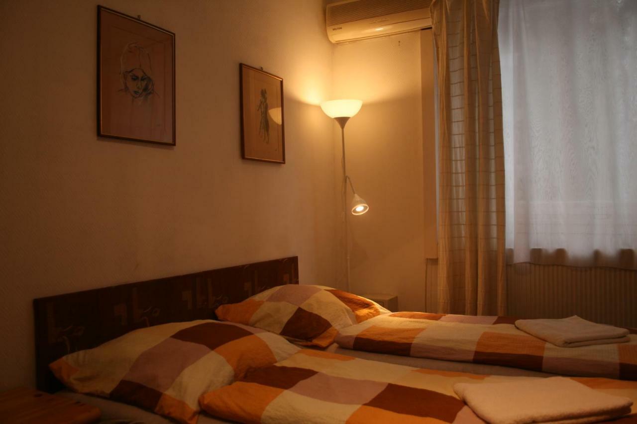 Margaret Bridge Studio Apartment