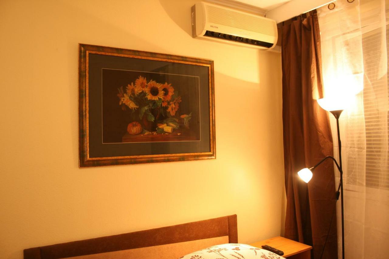 Margaret Bridge Studio Apartment